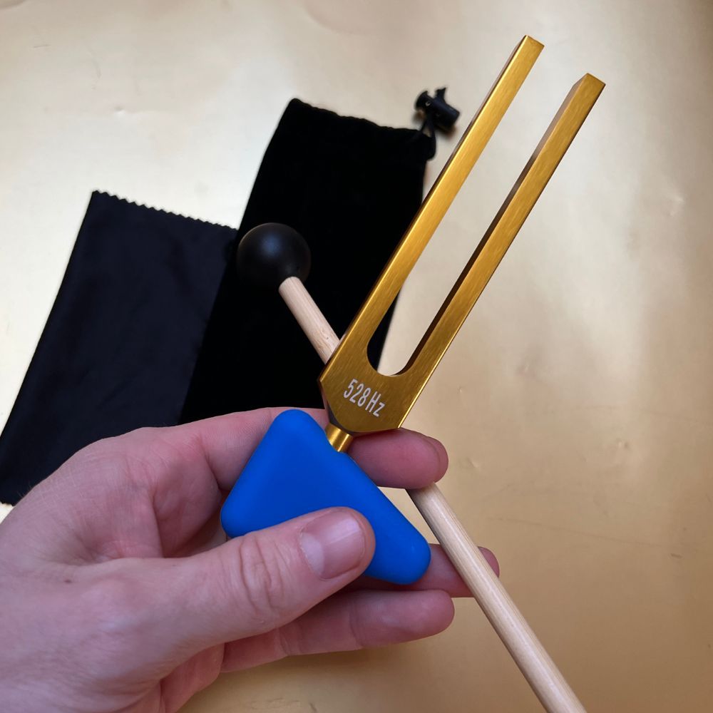 Bli kvitt all muskelsmerte på bare noen få minutter med 528 Hz mirakelgaffelen!
