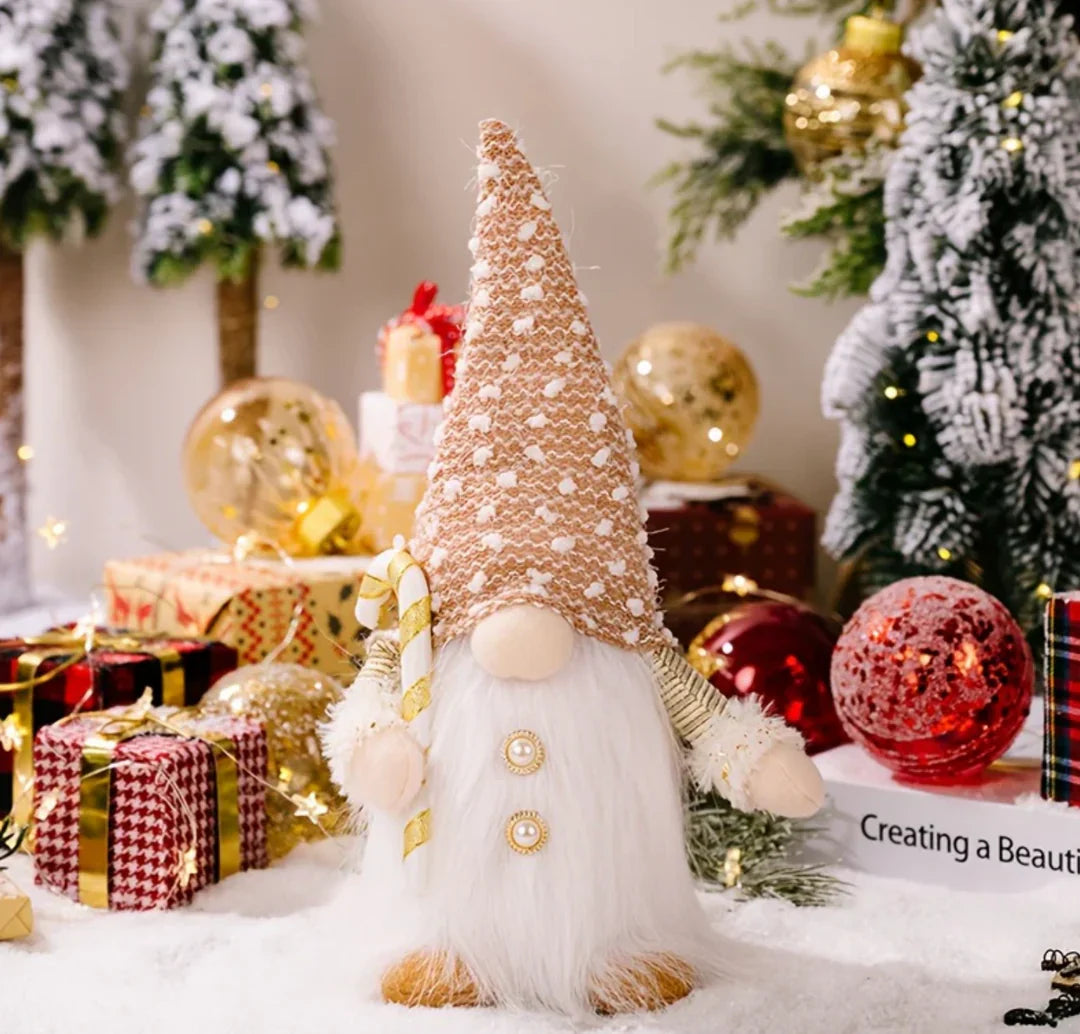 Julenisse - gir lys i høytiden